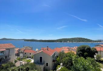 Apartment Nikola has Balcony rooms