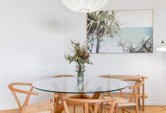 Fresh Beautifully Styled 2 BR Resort Apt at Marcoola has rooms with a private hot tub