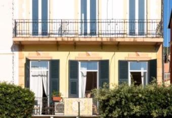 Albergo Nazionale allows 18 year olds to book a room