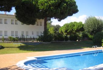 Hostal Los Pinares allows 18 year olds to book a room