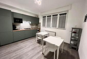 La Casa di Ricky allows 18 year olds to book a room