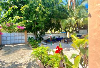 Villa Orchid Beach Guest House allows 18 year olds to book a room