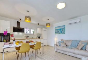 Cvita & Gabi - ku  a za odmor has Balcony rooms