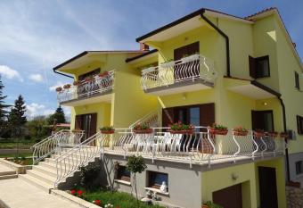 Apartments Mi  on has Balcony rooms