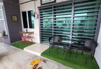 Acasa Humaira has Balcony rooms