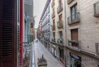 Apartamento en el centro de Bilbao. Casco Viejo has Balcony rooms