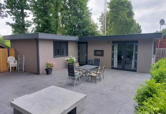 Chalet Moderna Putten allows 18 year olds to book a room