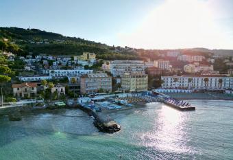 Hotel Golfo e Palme has Balcony rooms