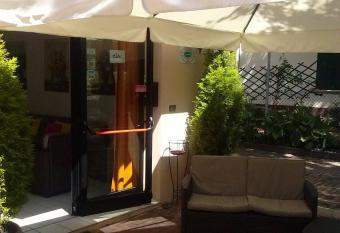 HOTEL LA PERGOLA has Balcony rooms