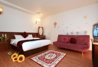 Jia Ying Beach Resort B&B has Balcony rooms