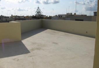 Superb Town 2 Bedroom Maisonette has Balcony rooms