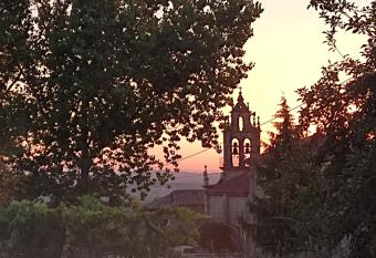 A Meler  a de Trasalba VUT-OR-000609 has Balcony rooms