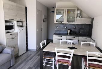 Appartement fonctionnel et chaleureux proche mer has Balcony rooms