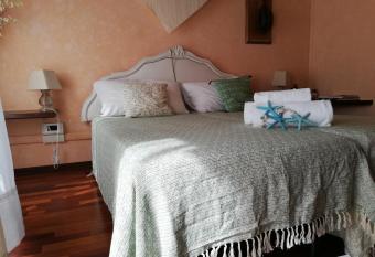 Il Veliero Romantico allows 18 year olds to book a room
