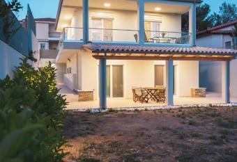 ONAR PORTO RAFTI has Balcony rooms