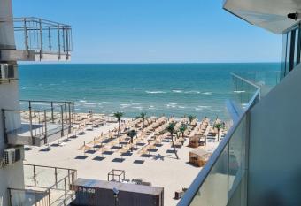 Studio Mamaia-Nord, acces direct plaja vedere mare allows 18 year olds to book a room