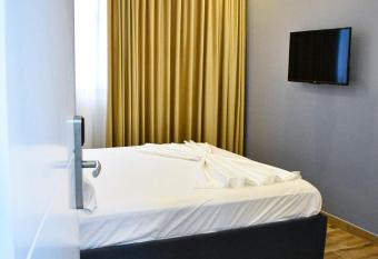 DelMar Apartments has Balcony rooms