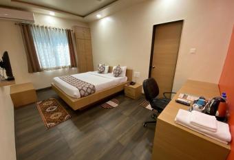 WOWstops VENUS allows 18 year olds to book a room