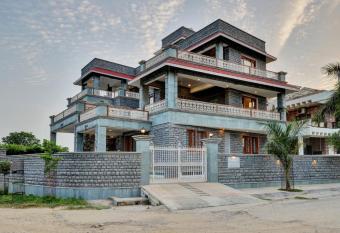 Shree Deogarh Niwas has Balcony rooms