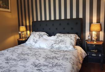 Le Bon Aparte - Hypercentre de Fontainebleau allows 18 year olds to book a room