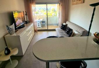 Appartement Antibes allows 18 year olds to book a room