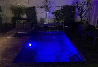 Loue des logements tout   quip  s dans r  sidence de bien   tre avec jacuzzi piscine et des massages relaxants en option has Balcony rooms