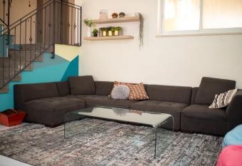 Spacious by The Orient Hotel - 4 BDR Apartment allows 18 year olds to book a room