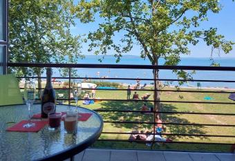 Sunshine Apartman allows 18 year olds to book a room