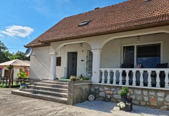 Apartment allows 18 year olds to book a room