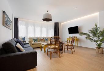 Falco 1 has Balcony rooms