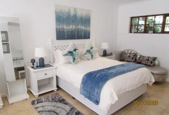 Valley Walk has Smoking/Balcony rooms