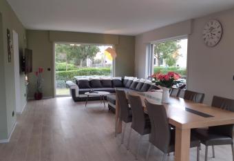 Villa  t Zonneroosje has Balcony rooms