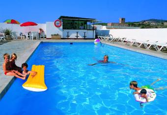 HOTEL CONTINENTAL has Balcony rooms