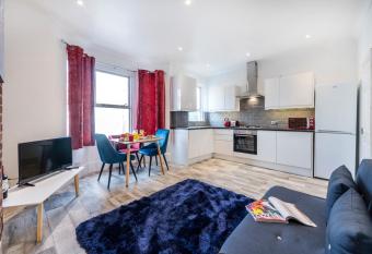 James house allows 18 year olds to book a room