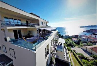 Vertmont Villa has Balcony rooms