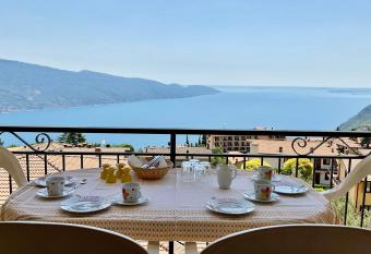 Casa Elena has Balcony rooms