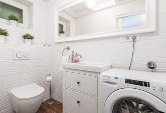 Vila s jacuzzijem i bazenom Mavrinac has Balcony rooms