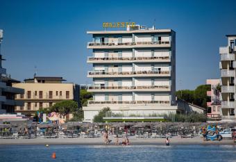 Hotel Majestic has Balcony rooms