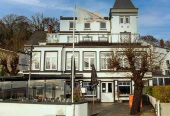 Strandhaus Blankenese allows 18 year olds to book a room