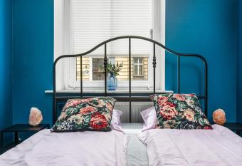 ELLA Apartament & Pokoje allows 18 year olds to book a room