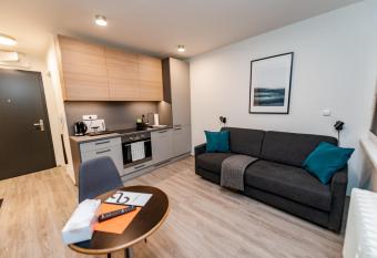 Apartments 4u: KAMPUS Upstairs Hradec Kr  lov   allows 18 year olds to book a room