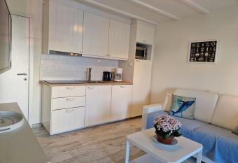 Melroce Holiday Cottage 5503 has Balcony rooms