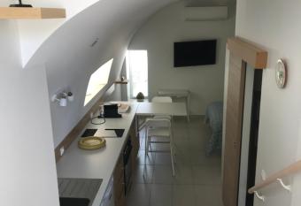 Ma maisonnette allows 18 year olds to book a room