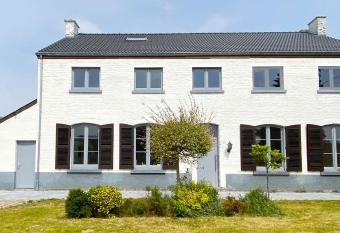 G  te ROZELIE Espace Z  lie allows 18 year olds to book a room