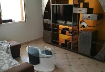 Montpellier logement 70 m2    5 min gare St Roch allows 18 year olds to book a room