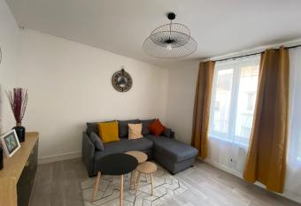 L Opale de Calais allows 18 year olds to book a room