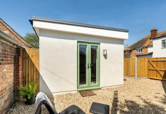 the Beach House allows 18 year olds to book a room