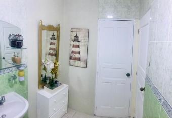 Establecimiento parqueo 1 has Balcony rooms