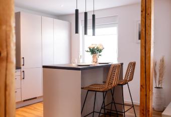 Exklusives Apartment in bester Lage in TBB allows 18 year olds to book a room