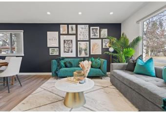 The Fern I Close 2 Chinook Mall I 55 TV I Sleep 7 has Balcony rooms